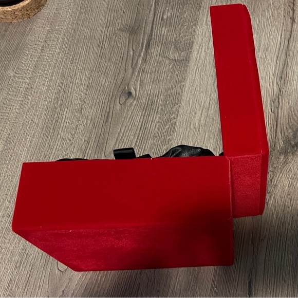 Tiziana Terenzi beautiful pillow box (pillow portion is removable) - Picture 7 of 15